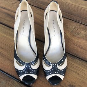 Tahari luxurious Irene upper + leather sole tailored oxford detailed heels